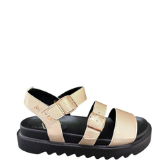 Una Healy dreams soft glow