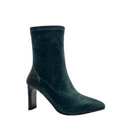 Una Healy Fall To Pieces Emeraldtine