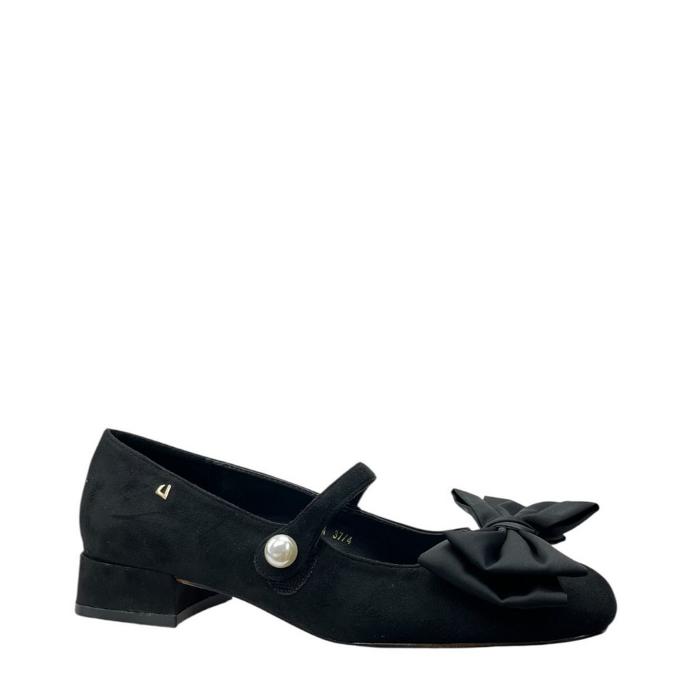 Una Healy elvura vinyl bow